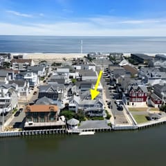 3BR Upstairs River View Condo - Beach Block - WOW!