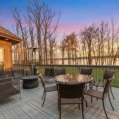 5BR Riverfront Home - Private Nature Retreat